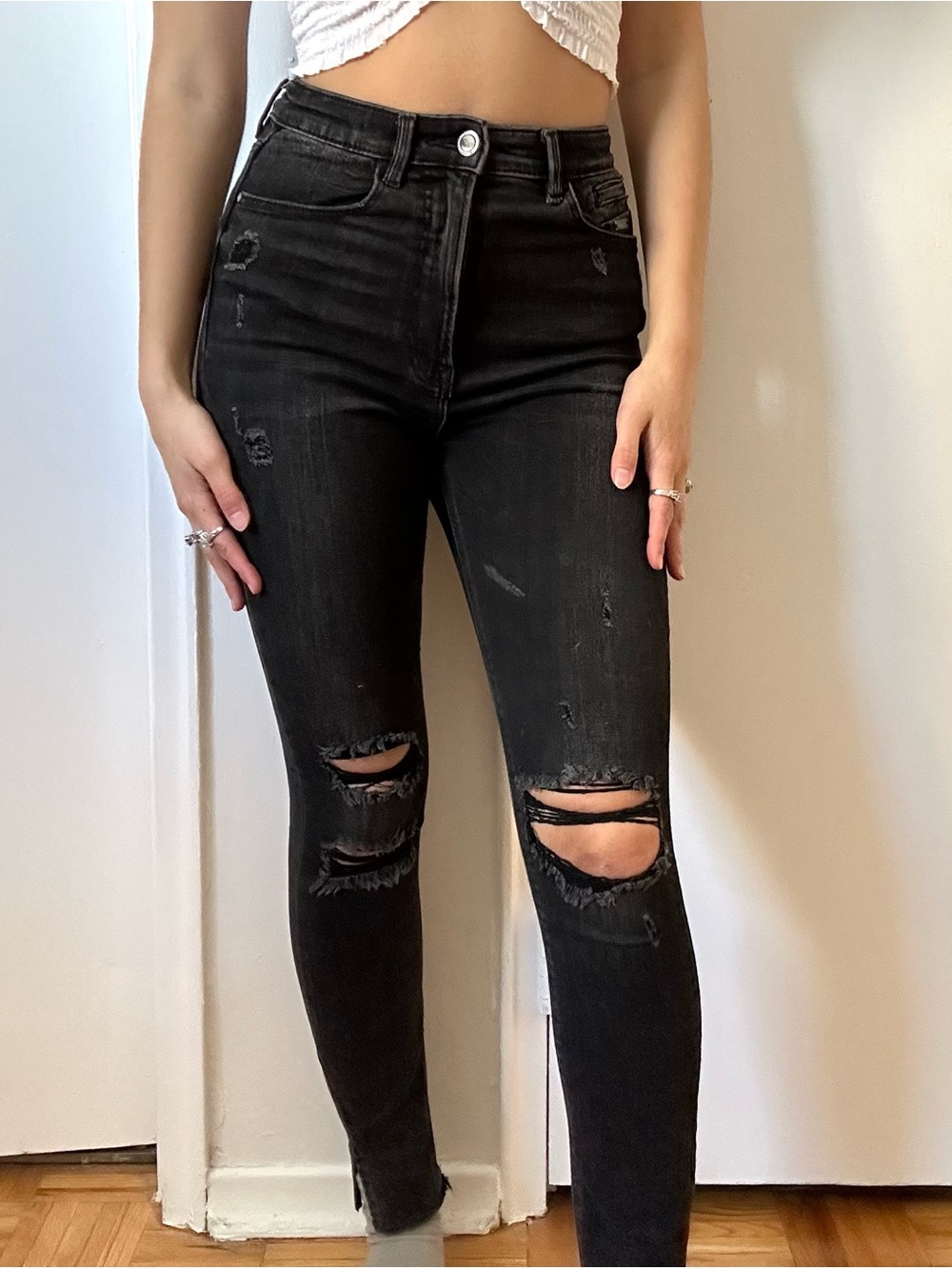 💜 Stradivarius High Waisted Ripped Jeans Black | Size 4